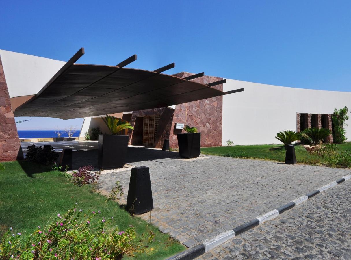 Retac Qunay Dahab Resort & Spa Kültér fotó Entrance to the hotel